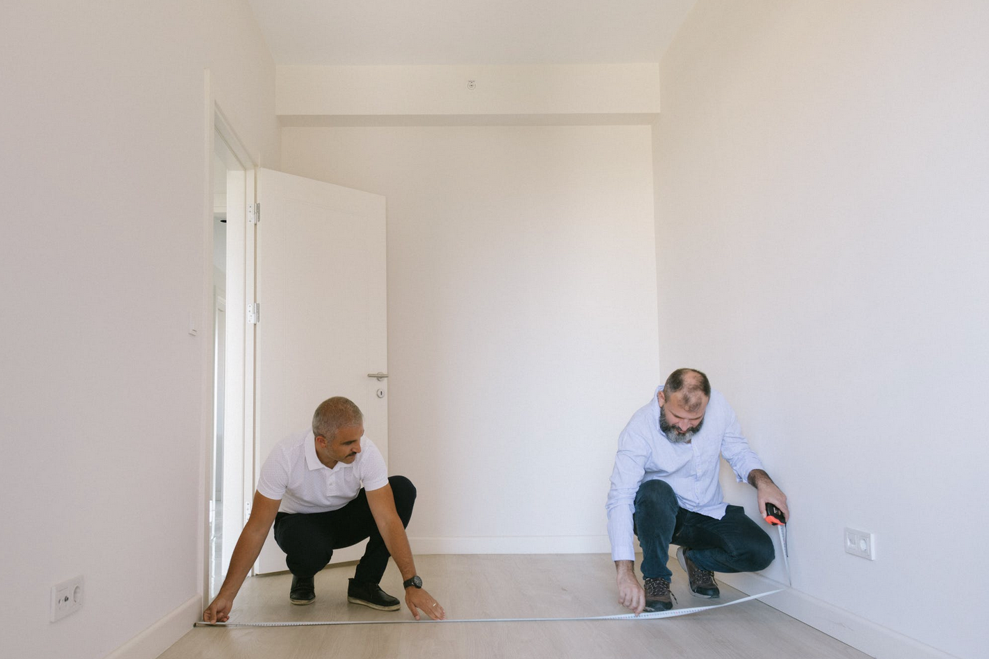 tape measuring a room for furniture