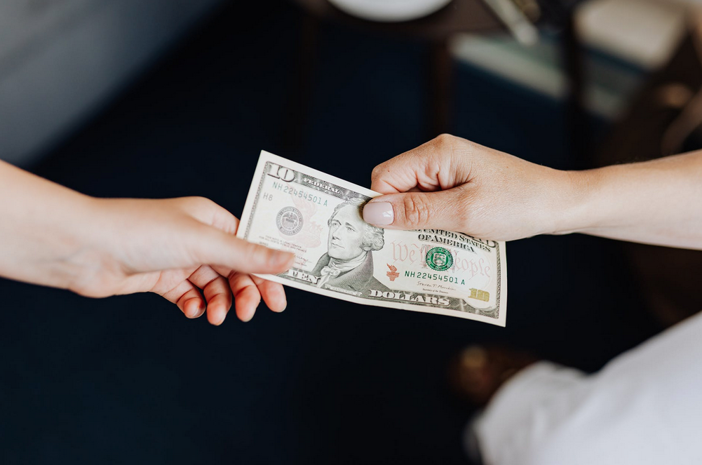 How Much to Tip for Furniture Delivery