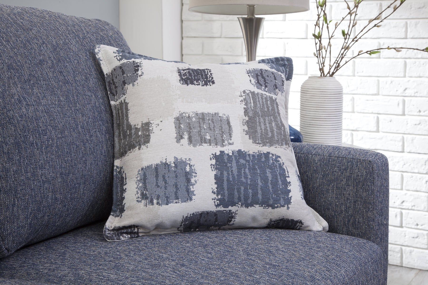 A329V11- Sofa