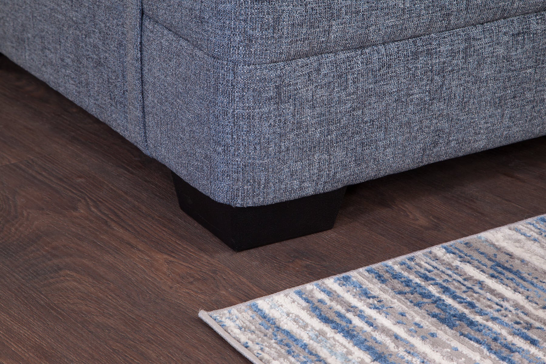 A39V10 Loveseat