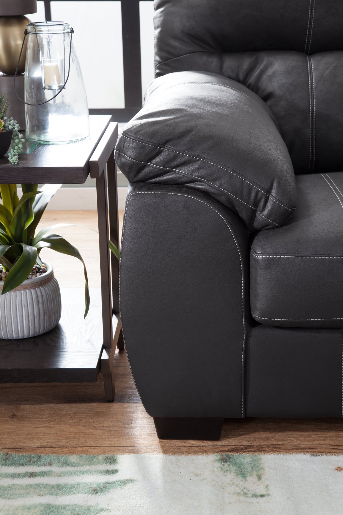 A353V8 Loveseat