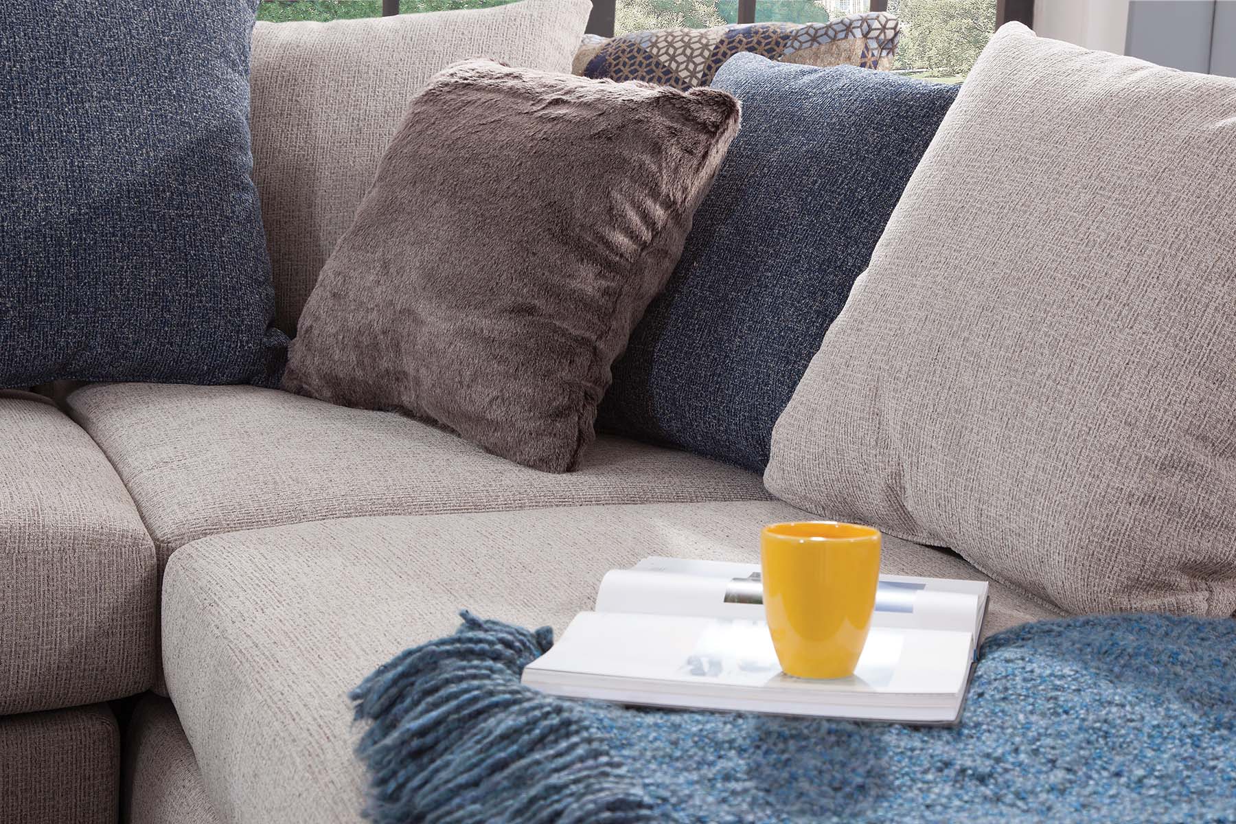 S317V4 Sectional and Chair Set